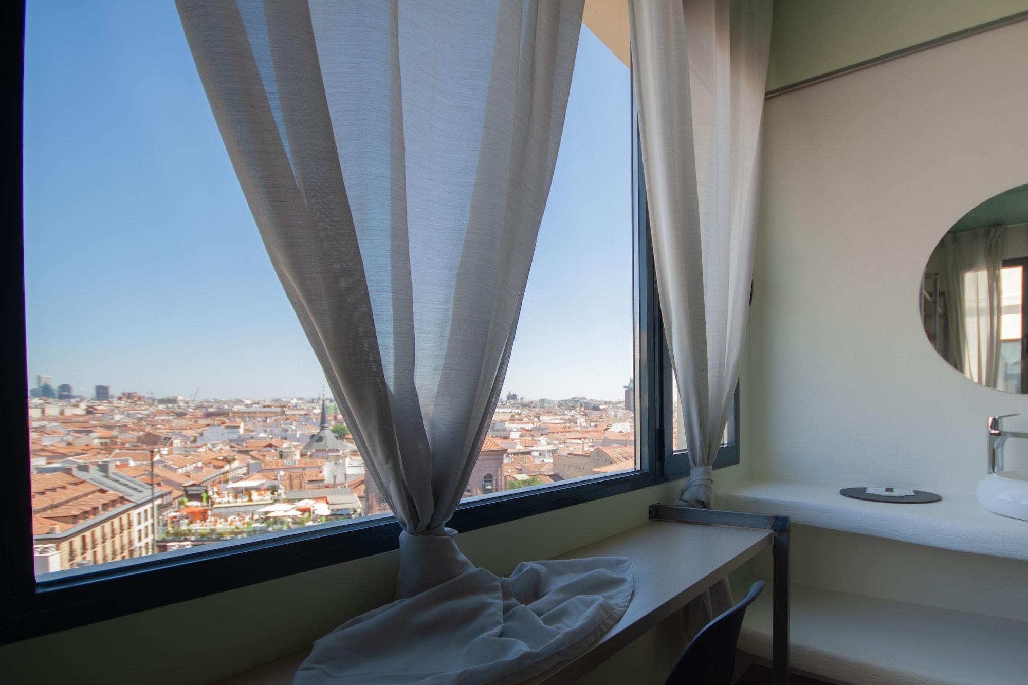 Hostal Charlotte-Gran Via Madrid Exterior photo