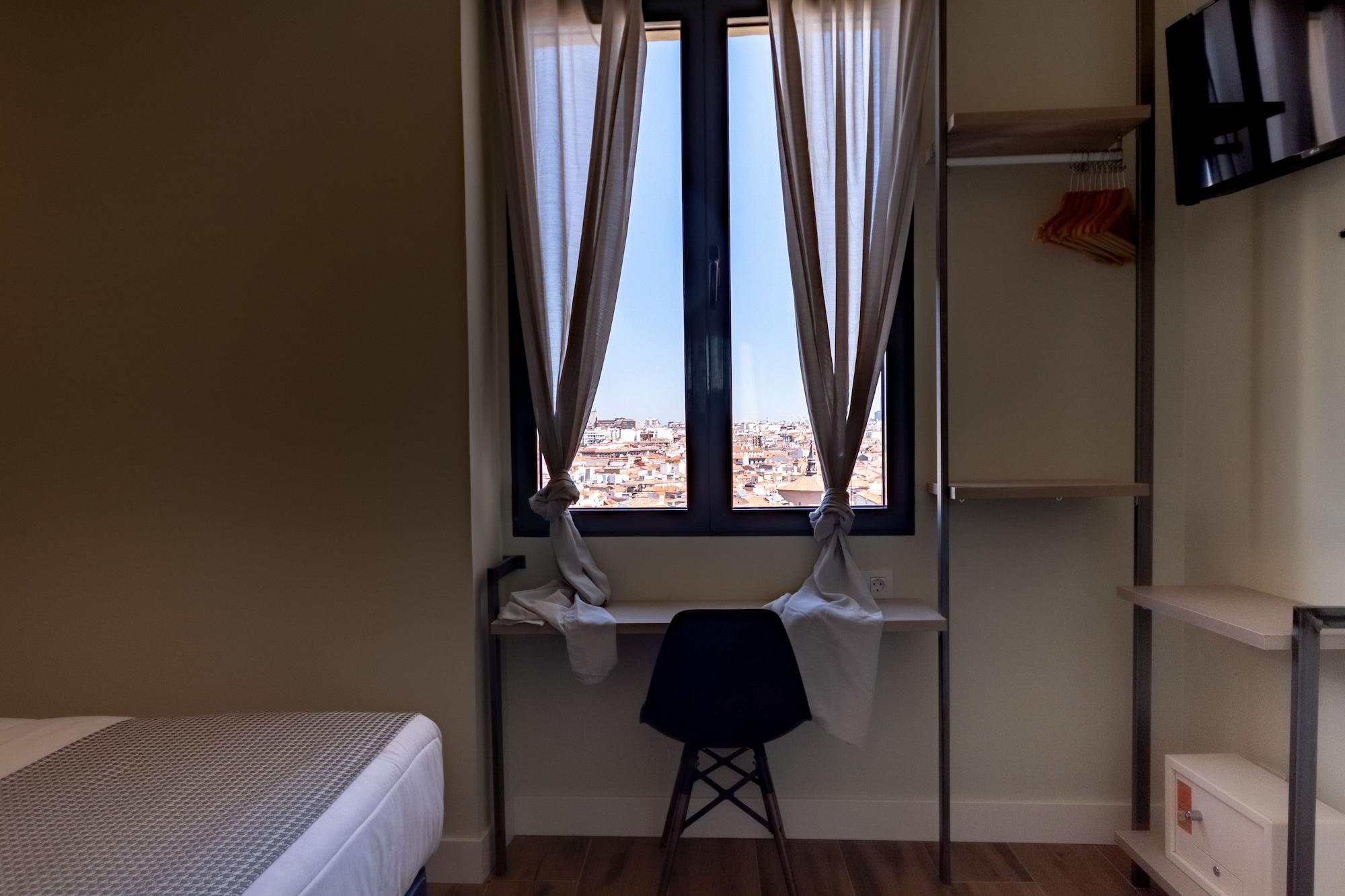 Hostal Charlotte-Gran Via Madrid Exterior photo