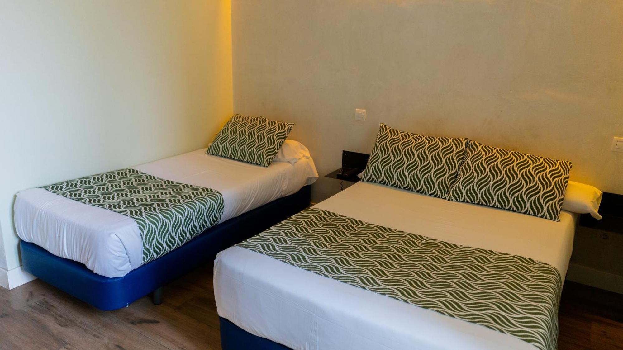 Hostal Charlotte-Gran Via Madrid Exterior photo