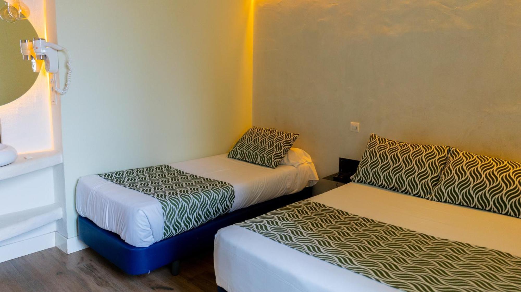 Hostal Charlotte-Gran Via Madrid Exterior photo