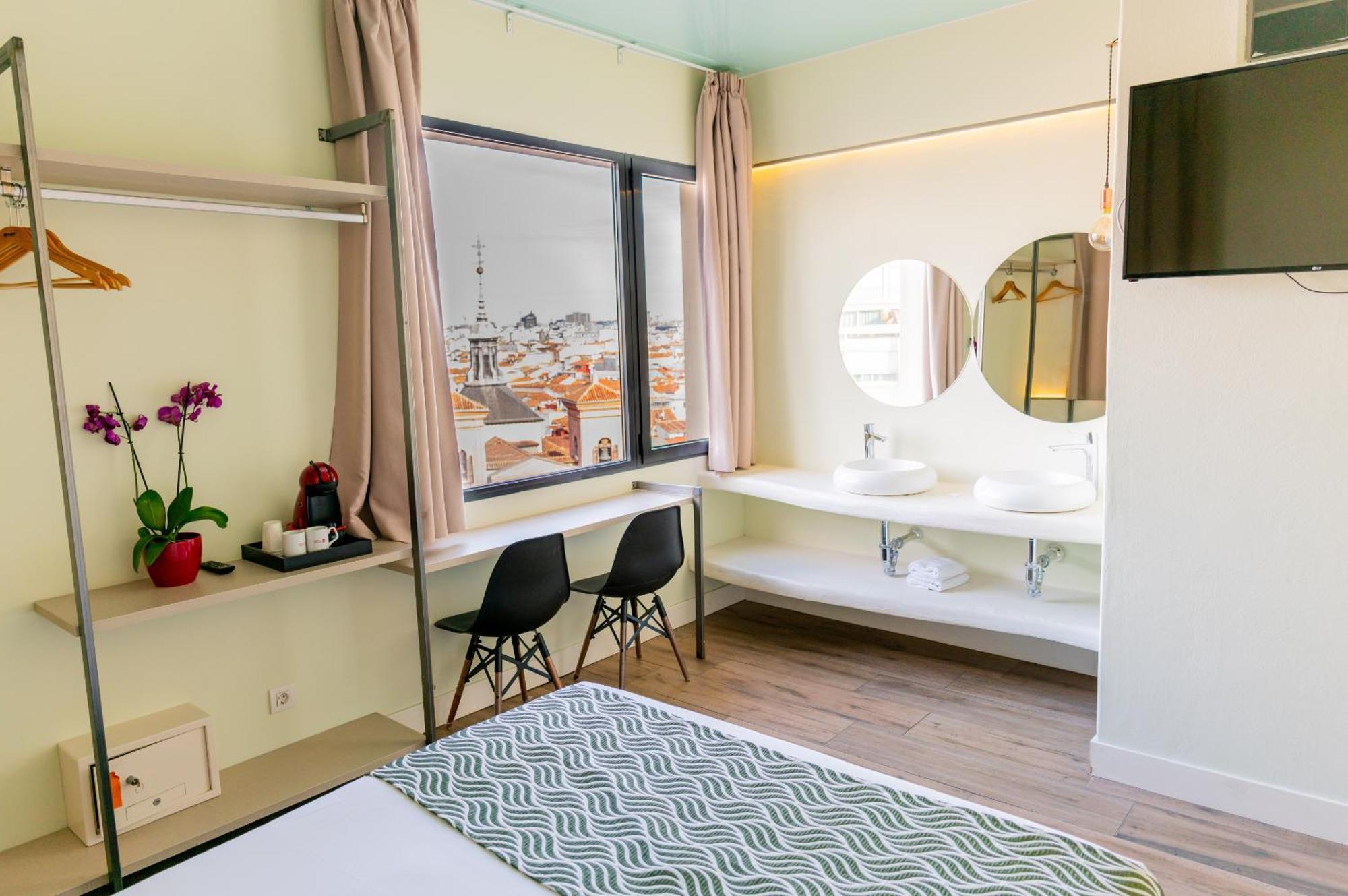 Hostal Charlotte-Gran Via Madrid Exterior photo