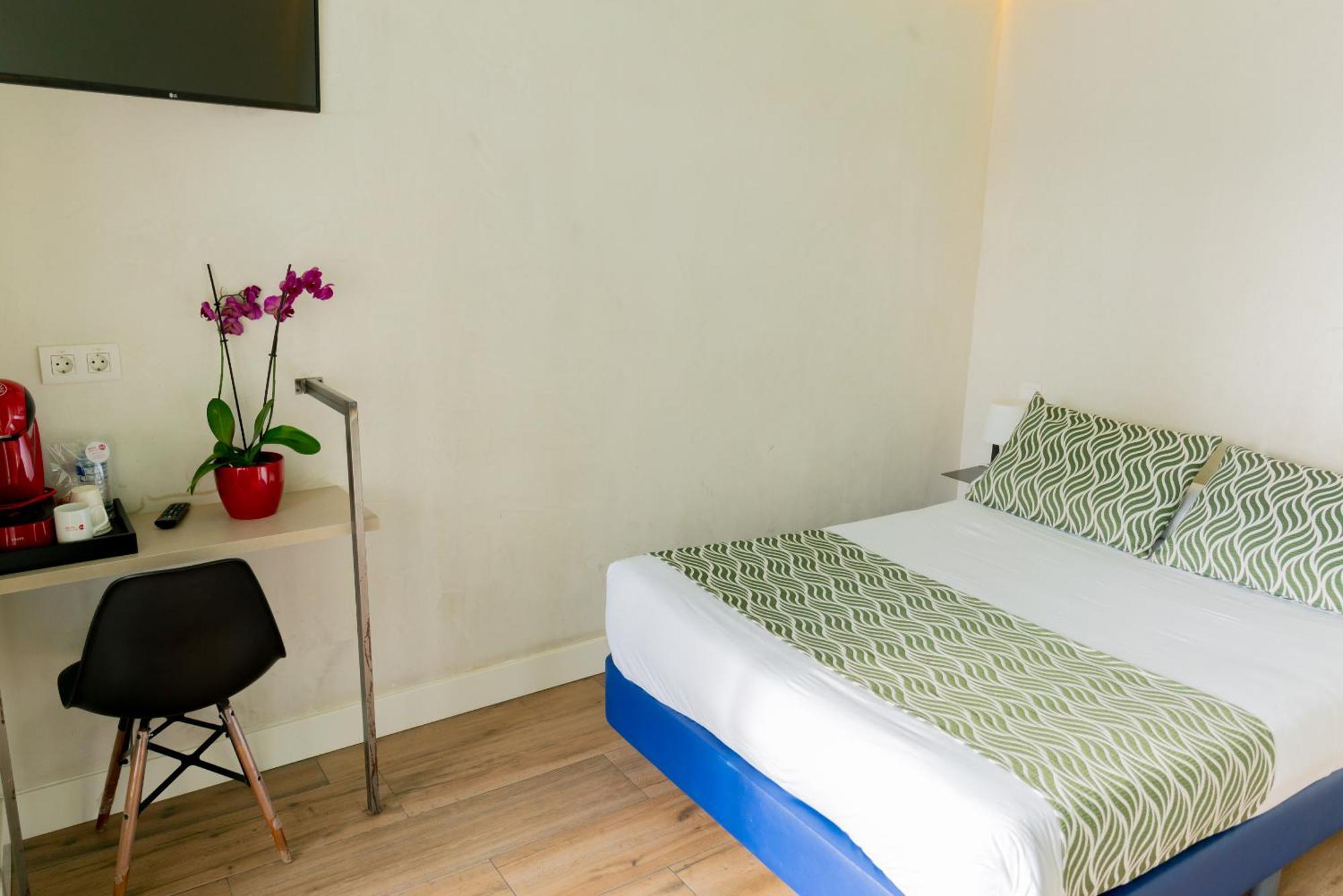 Hostal Charlotte-Gran Via Madrid Exterior photo