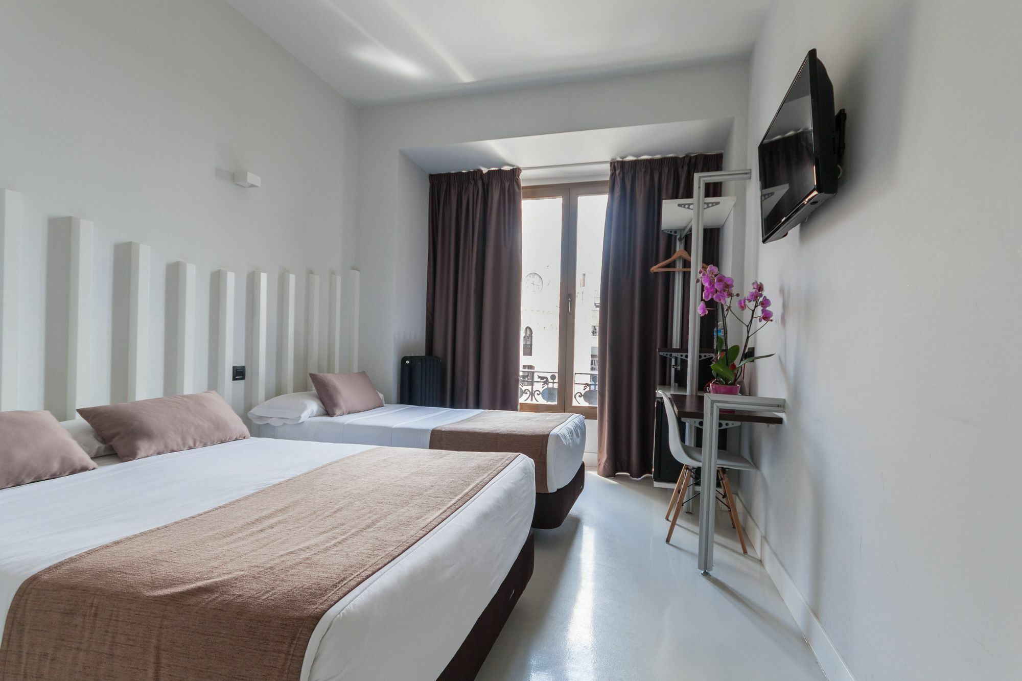 Hostal Charlotte-Gran Via Madrid Exterior photo